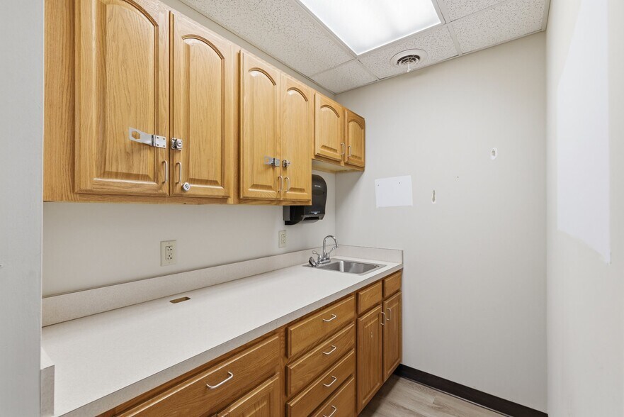 More Photos Of 1221 S Trimble Rd, Mansfield Office For Lease