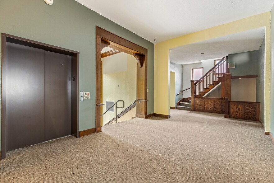 More Photos Of 115-117 W Grand Ave, Tonkawa Storefront Retail Office For Sale