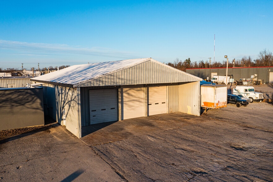 More Photos Of 1301 Fabricon Blvd, Jeffersonville Light Manufacturing For Lease