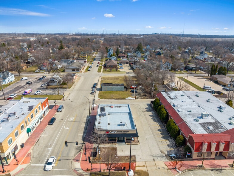 More Photos Of 2701 Sheridan Rd, Zion Freestanding For Sale