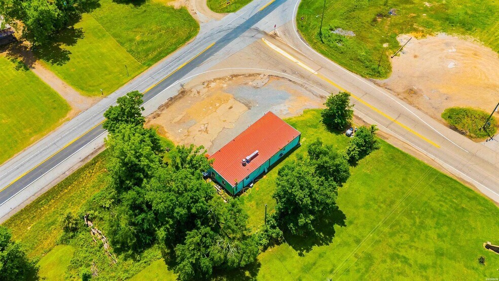 More Photos Of 5370 Highway 67 W, Fulton Convenience Store For Sale