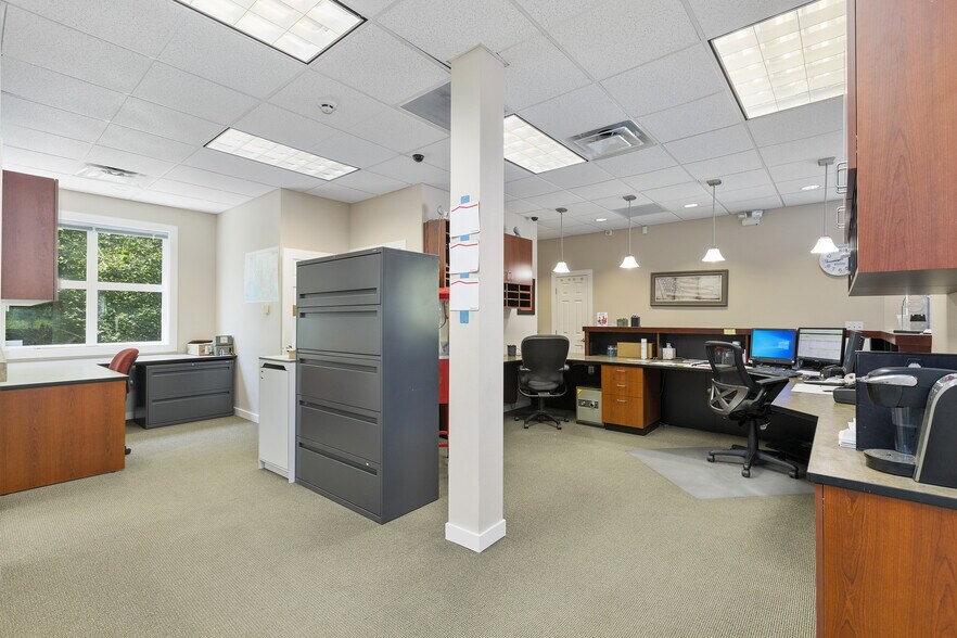 More Photos Of 4061 Eliza Ave, Bellingham Office For Lease
