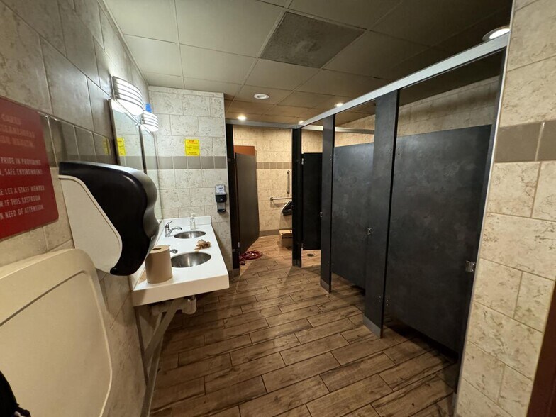 More Photos Of 4111 Timberlake Dr, Pontoon Beach Restaurant For Sale