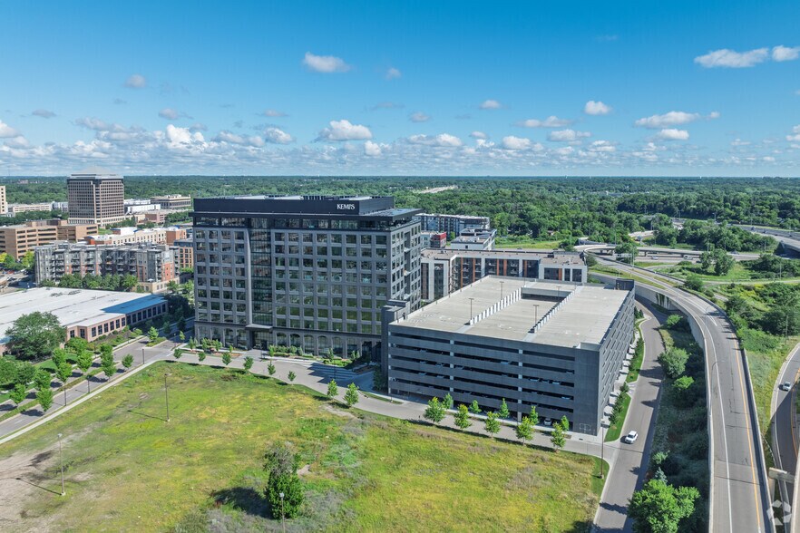 More Photos Of 1601 Utica Ave S, Minneapolis Office For Lease