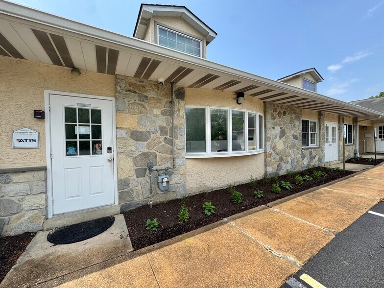 More Photos Of 625 Barksdale Rd, Newark Medical For Lease