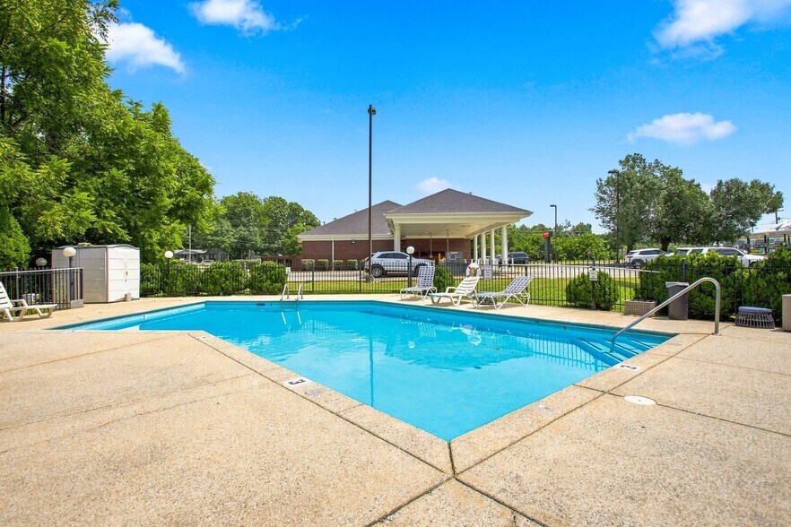 More Photos Of 634 David St, Centerville Hotel For Sale