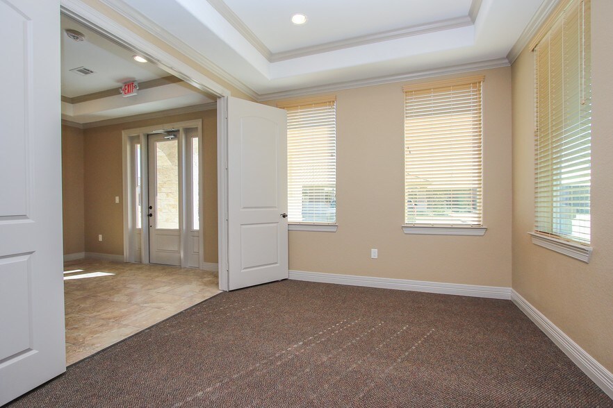 More Photos Of 17347 Village Green Dr, Houston Medical For Lease