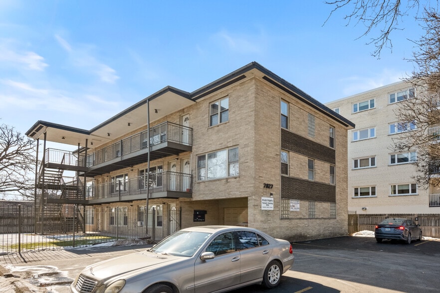 Primary Photo Of 7827 North Ave, River Forest Apartments For Sale