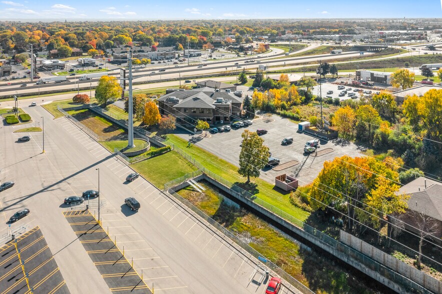 More Photos Of 491 S Washburn St, Oshkosh Office For Sale