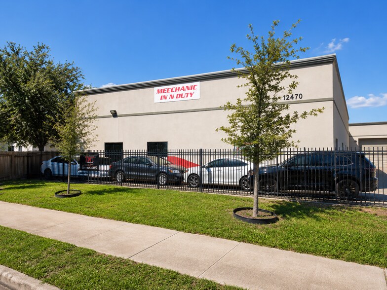 More Photos Of 12462-12470 W Bellfort Blvd, Houston Light Distribution For Lease