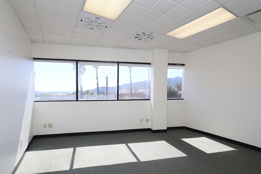 More Photos Of 4515 Ocean View Blvd, La Cañada Flintridge Medical For Lease