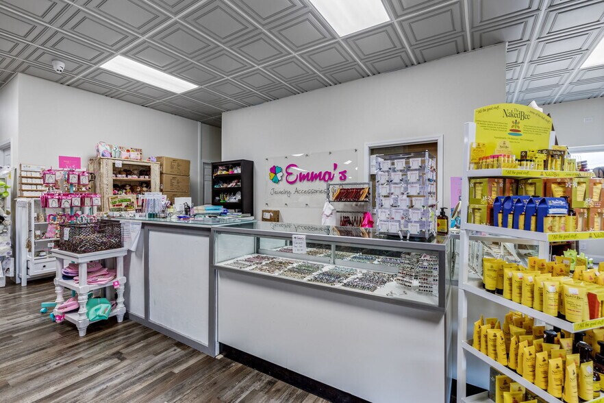 More Photos Of 650 Walton Dr, Farmington Storefront Retail Office For Sale