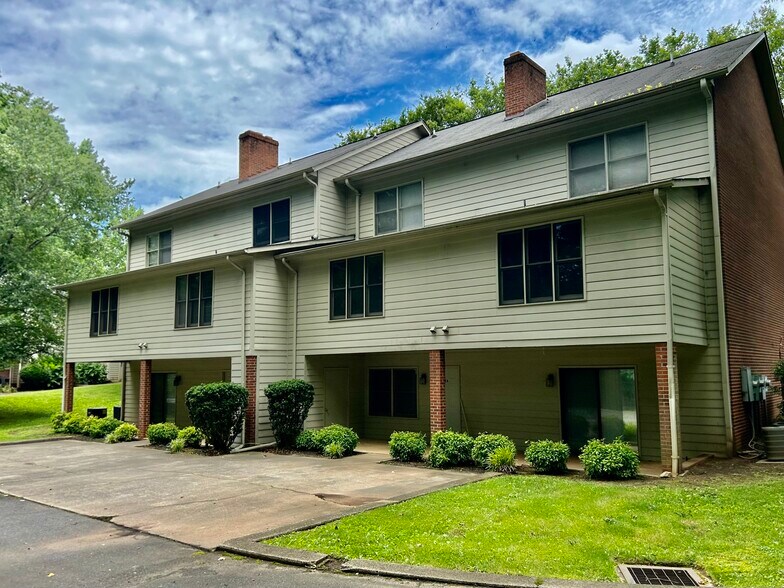 More Photos Of 239 13th Avenue Pl NW, Hickory Apartments For Sale