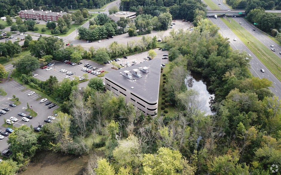 More Photos Of 20 Batterson Park Rd, Farmington Office For Lease