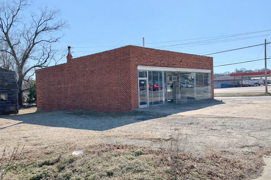Primary Photo Of 1211 S Main St, Lillington Freestanding For Sale