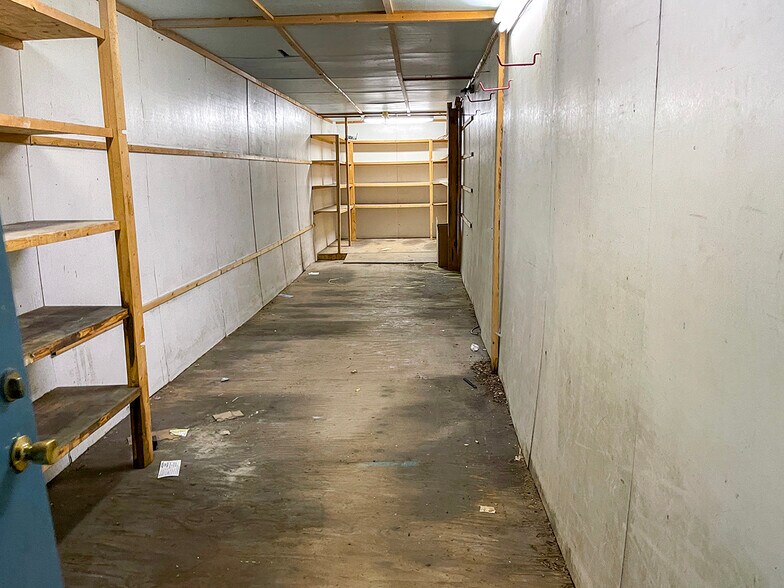 More Photos Of 459 Southgate Dr, Tomahawk Industrial For Sale