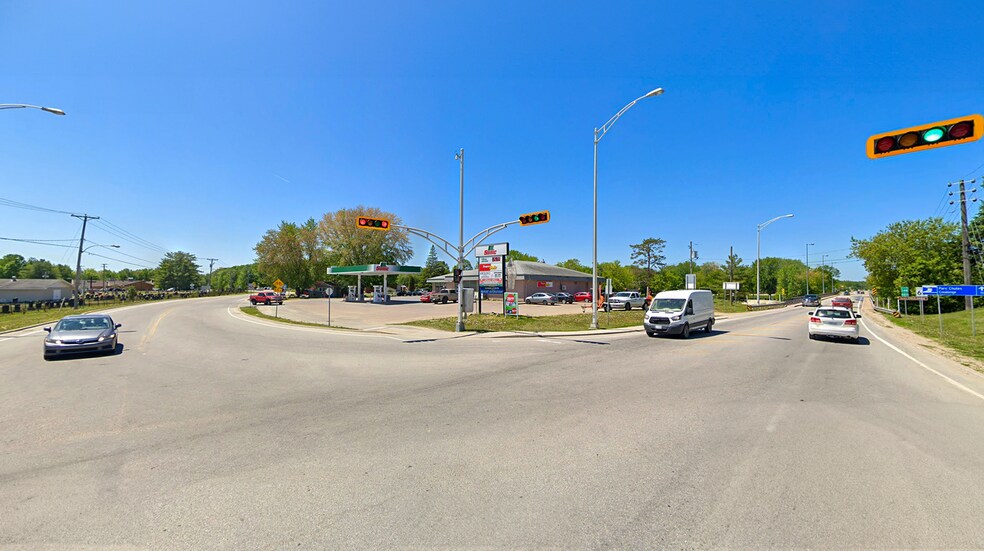 Primary Photo Of 175 Ch De La Chute, Mansfield-et-Pontefract Service Station For Sale