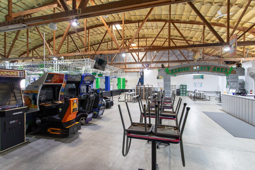 More Photos Of 901 9th St N, Great Falls Showroom For Sale