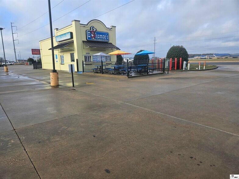 More Photos Of 8950 US-165, Sterlington Storefront For Sale