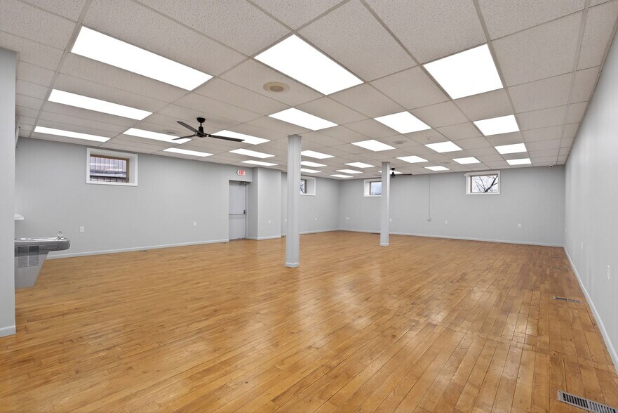 More Photos Of 320 S 1st St, Tipp City Office For Lease