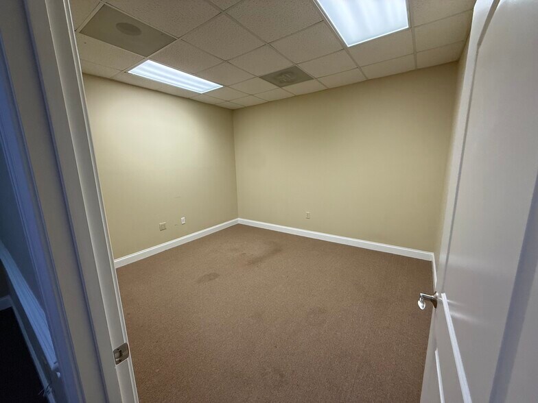 More Photos Of 10965 Winds Crossing Dr, Charlotte Medical For Lease