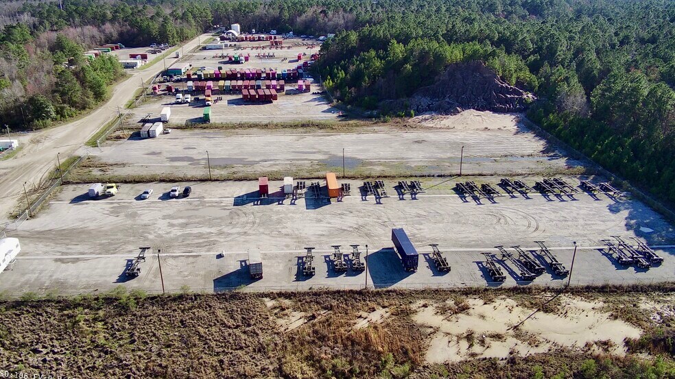 More Photos Of 210 Demott Dr, Bloomingdale Land For Lease