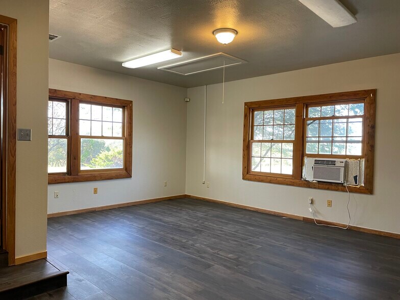 More Photos Of 4225 E Highway 290, Dripping Springs Office For Lease