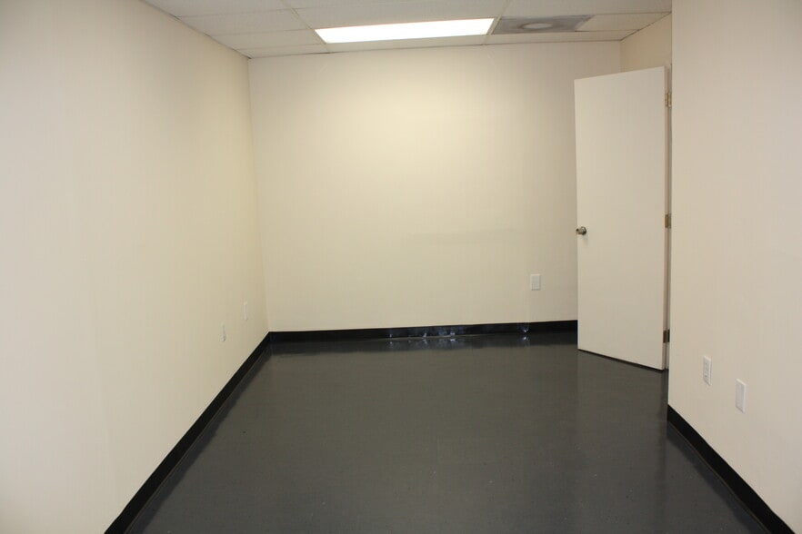 More Photos Of 1805-1815 SW 31st Ave, Pembroke Park Unknown For Lease
