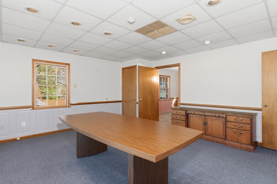 More Photos Of 352 Park Ave, Woonsocket Office For Sale
