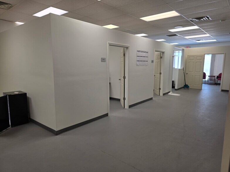 More Photos Of 1122 W Holmes Rd, Lansing Freestanding For Lease