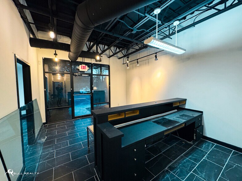 More Photos Of 1690 Roberts Blvd, Kennesaw Warehouse For Lease