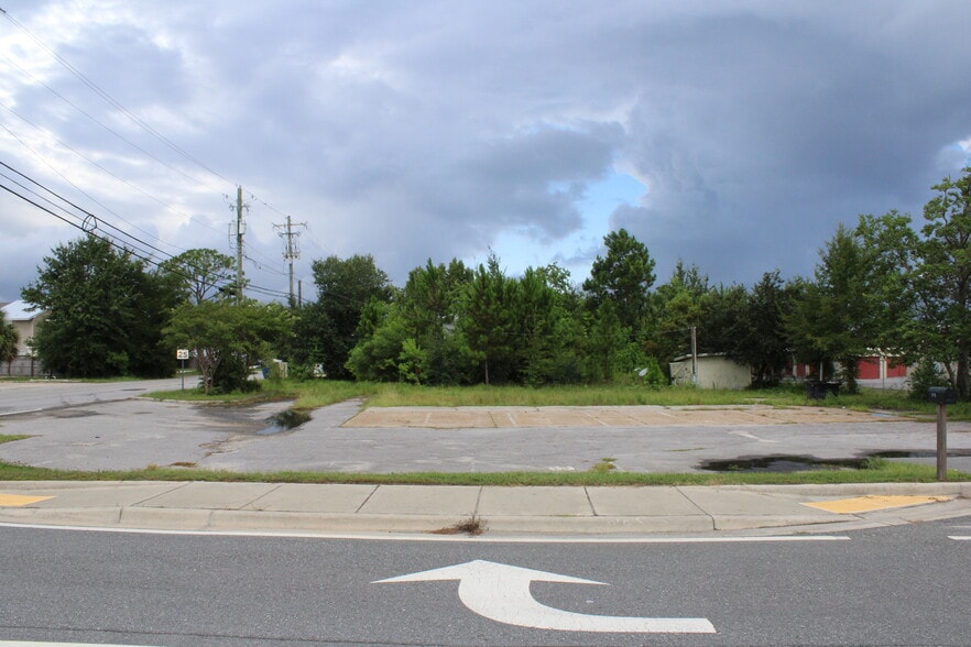 More Photos Of 3931 W Highway 390, Panama City Service Station For Sale
