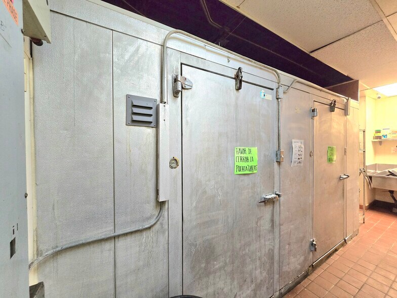 More Photos Of 3139 N Central Ave, Chicago Restaurant For Sale