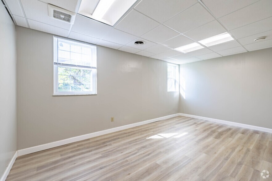 More Photos Of 7225 Colerain Ave, Cincinnati Office For Lease