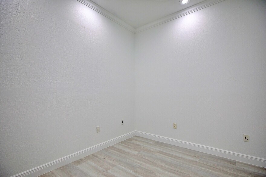 More Photos Of 2153 US Highway 27 S, Sebring Office For Sale