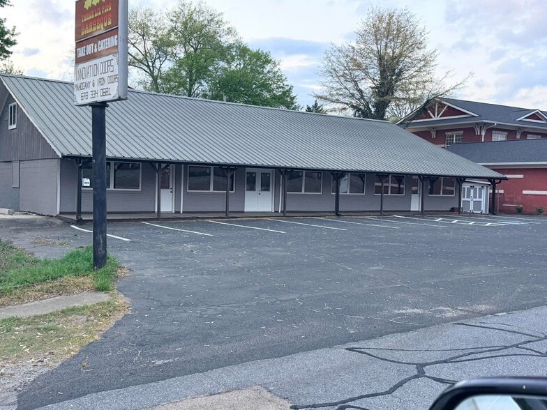 Primary Photo Of 359 W Shadburn Ave, Buford Freestanding For Sale