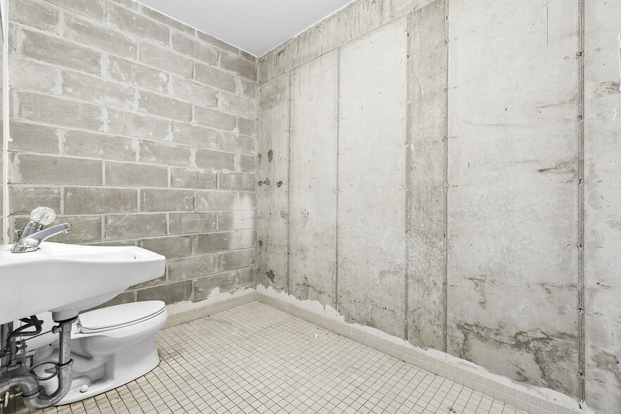 More Photos Of 534 W 42nd St, New York Multifamily For Sale