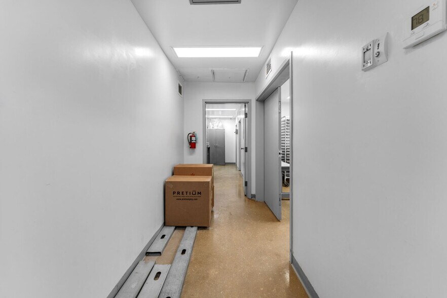 More Photos Of 7155-7159 NW 77th Ter, Miami Warehouse For Sale