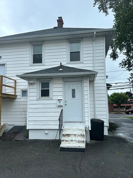 More Photos Of 166 Higbie Ln, West Islip Storefront Retail Office For Lease