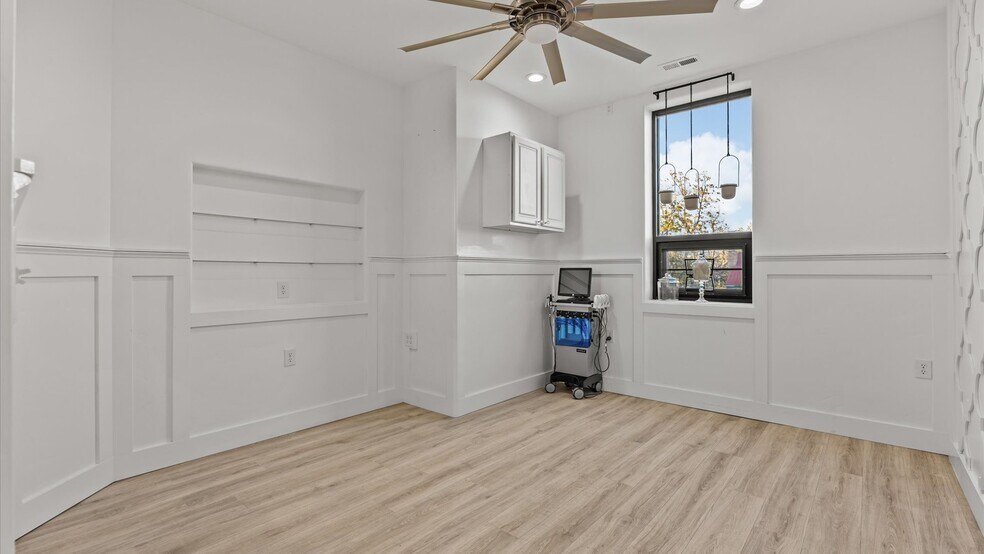 More Photos Of 450 West Ave, Rifle Office For Sale