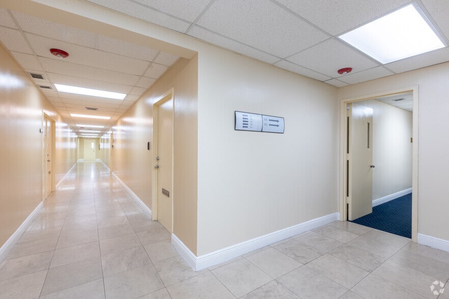 More Photos Of 540 NW 165th St, Miami Office For Lease