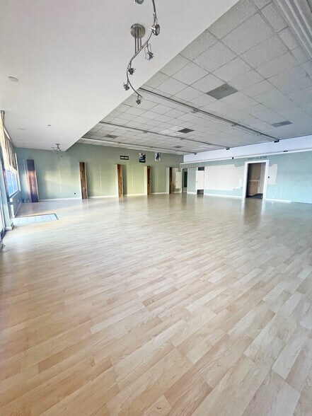 More Photos Of 3303 State St, Santa Barbara General Retail For Lease