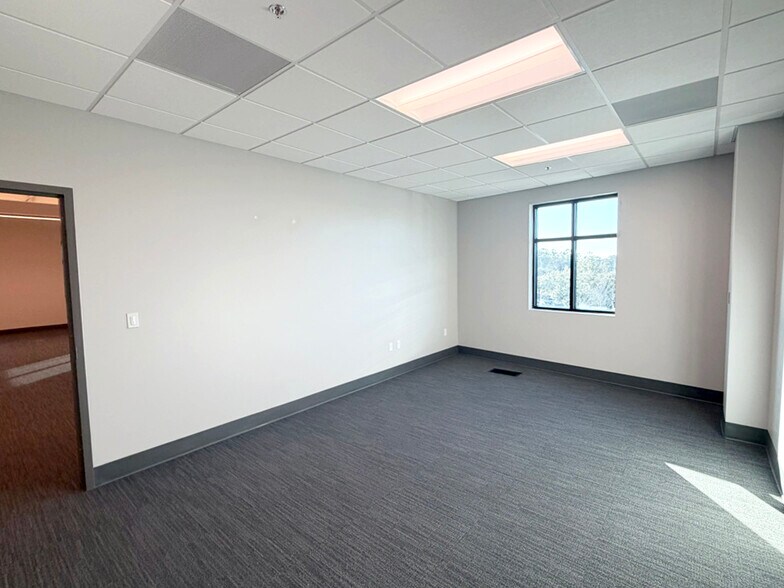 More Photos Of 2073 Summit Lake Dr, Tallahassee Office For Lease