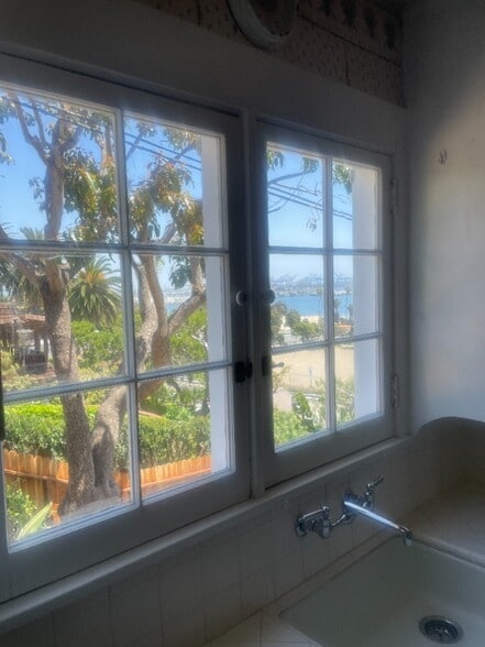 More Photos Of 3915 Bluff Pl, San Pedro Apartments For Sale
