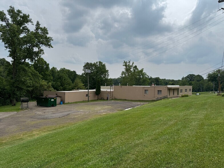 More Photos Of 4020 Bellaire Ln, Peninsula Warehouse For Lease