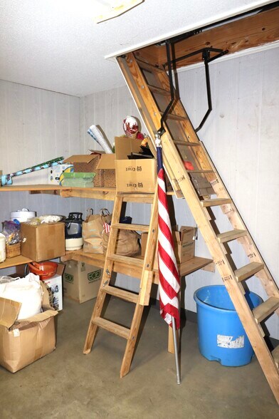 More Photos Of 2335 Columbia Hwy, Pulaski Office For Sale