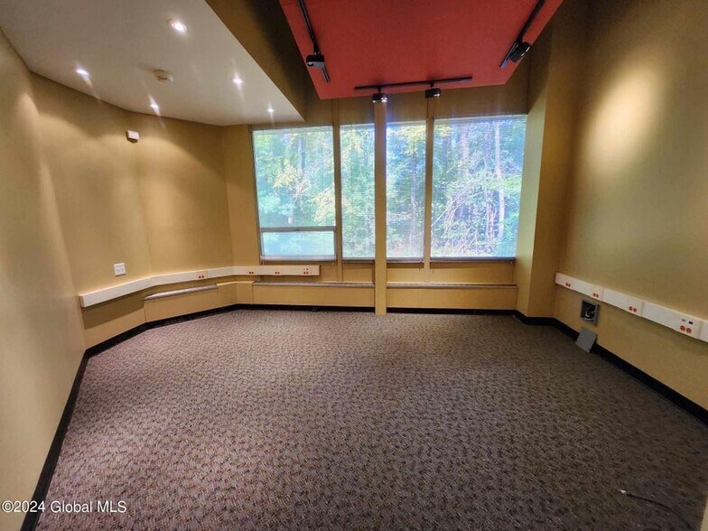 More Photos Of 436 New Karner Rd, Albany Office For Lease