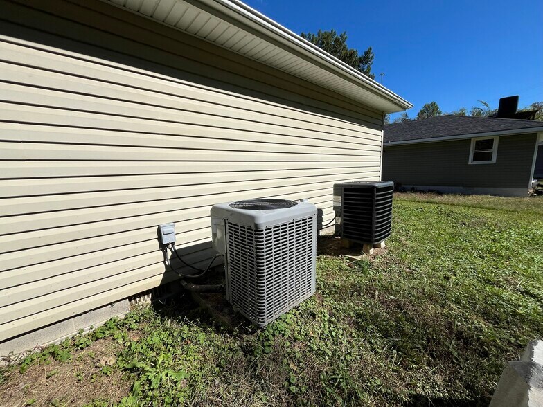 More Photos Of 172 McKeever St, Petersburg Multifamily For Sale