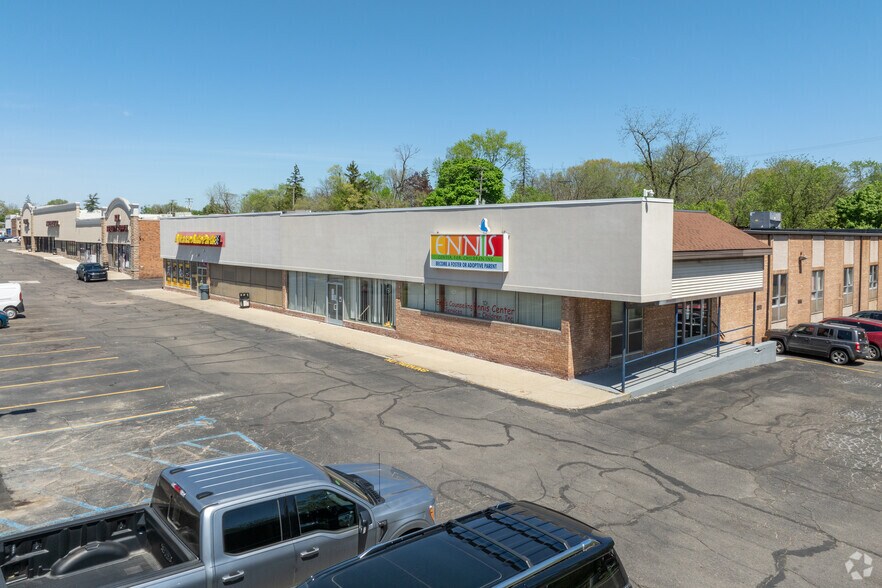 More Photos Of 3-71 S Telegraph Rd, Pontiac Freestanding For Lease