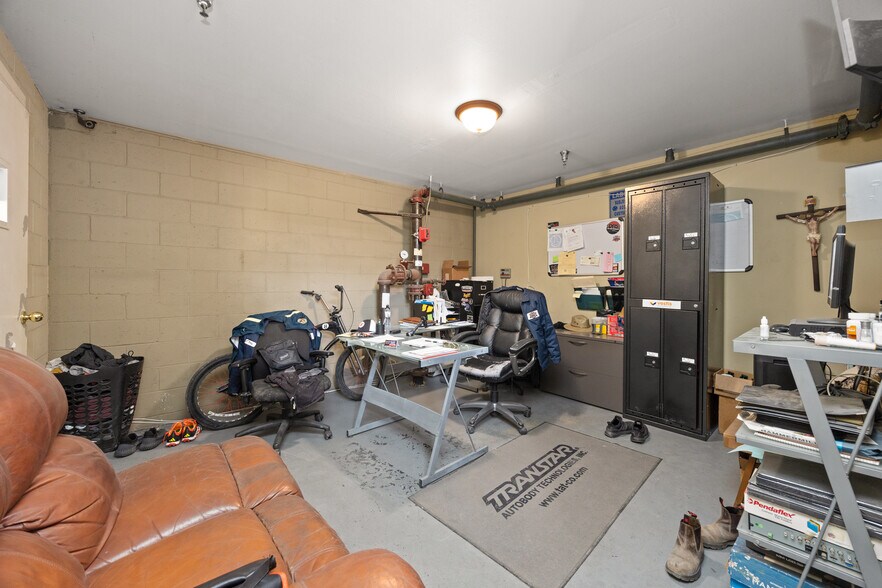 More Photos Of 620 E 2nd St, Santa Ana Service For Sale